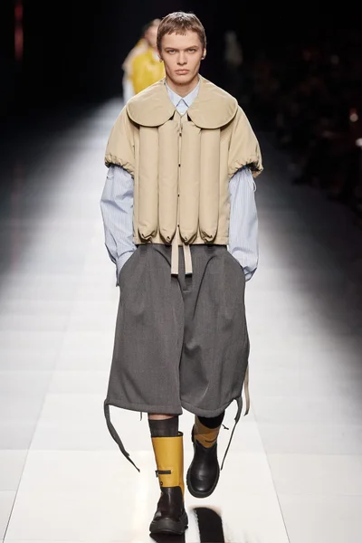 Look 25